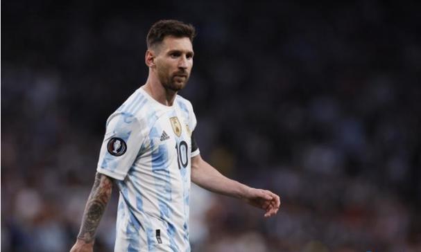 文班沉迷外线三分9中2+5失误 仍砍18分18板3帽